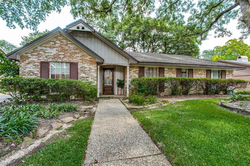 10042 Chevy Chase Dr