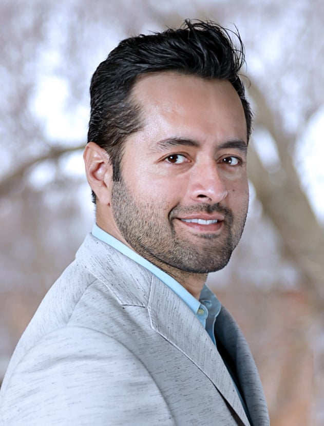 Omar Rodriguez Minneapolis, MN Real Estate Agent Headshot