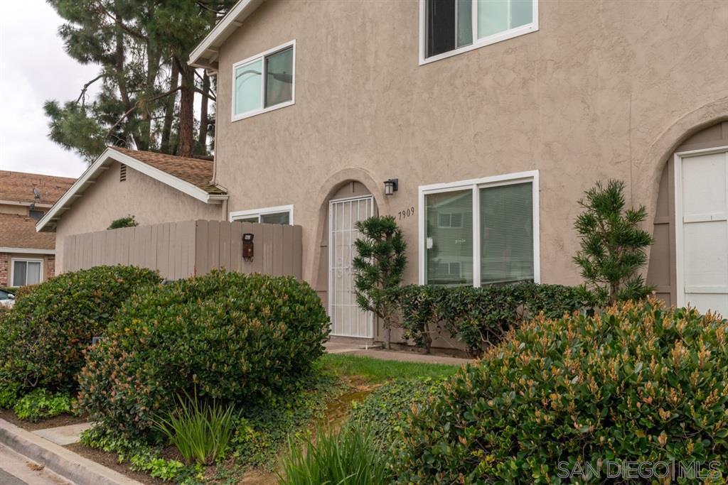 7909 Camino Glorita