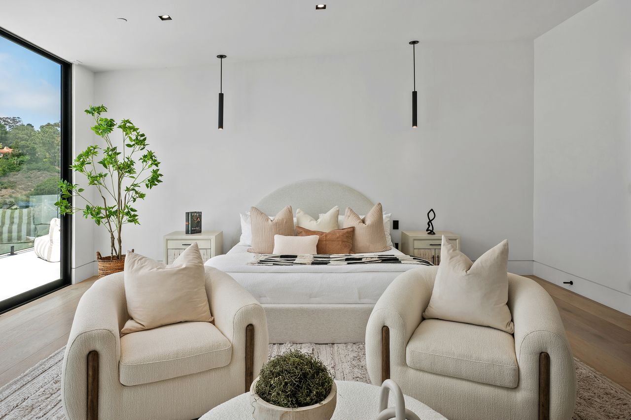 6627 Muirlands Dr, La Jolla, CA 92037