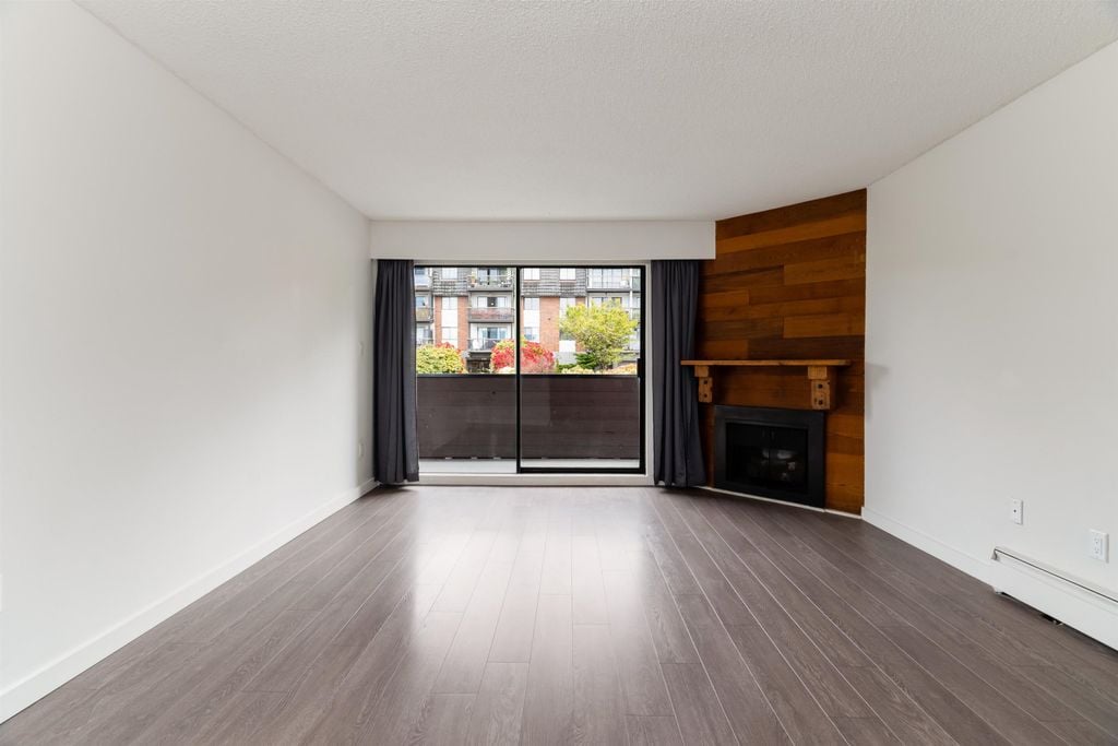 341 W 3rd St, #203