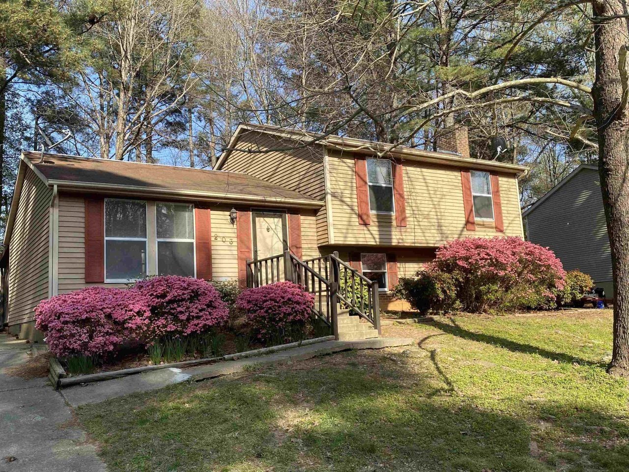 203 Dark Oak Dr