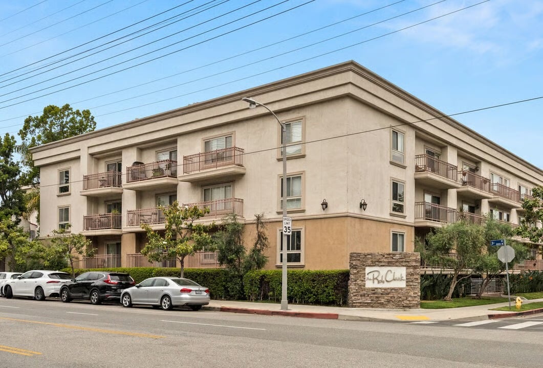 141 S Clark Dr 404