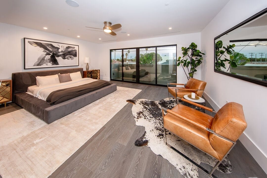 S Sherbourne Dr, 90035