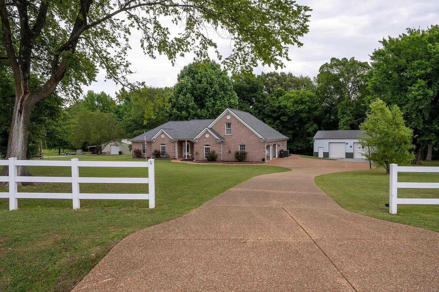 5570 Feathers Chapel Dr