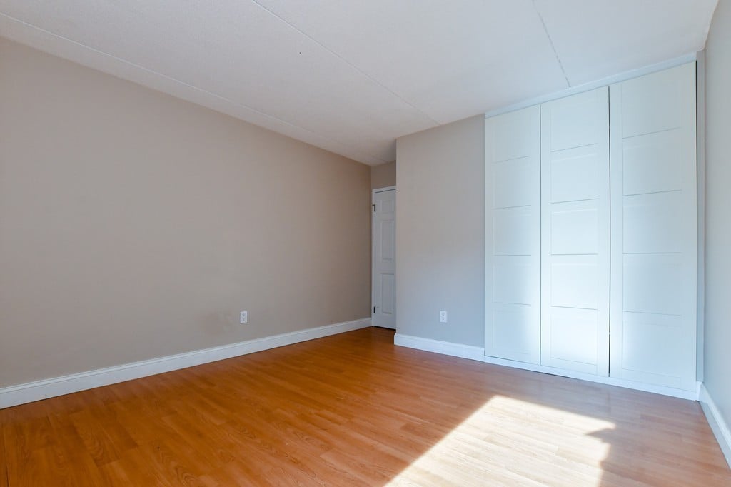 50-56 Broadlawn Park, #115