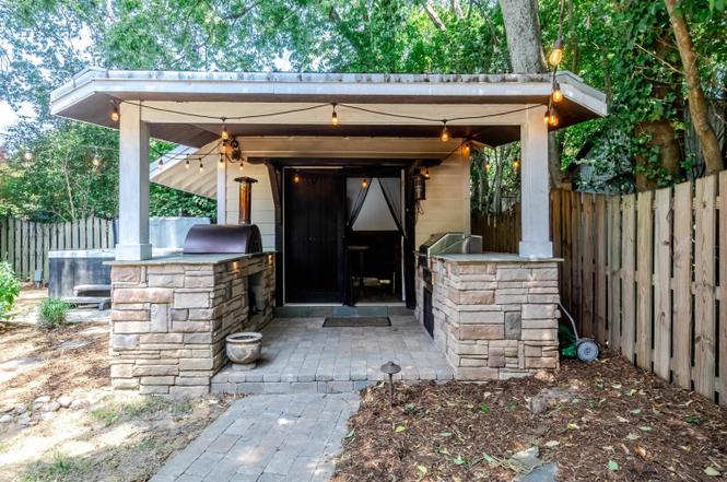 200 W Roanoke Park Dr