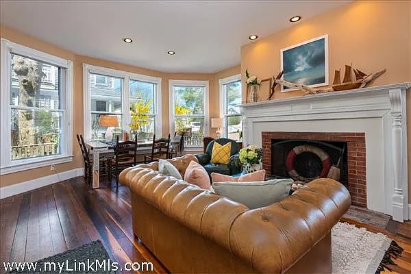 8 Cliff Road #2