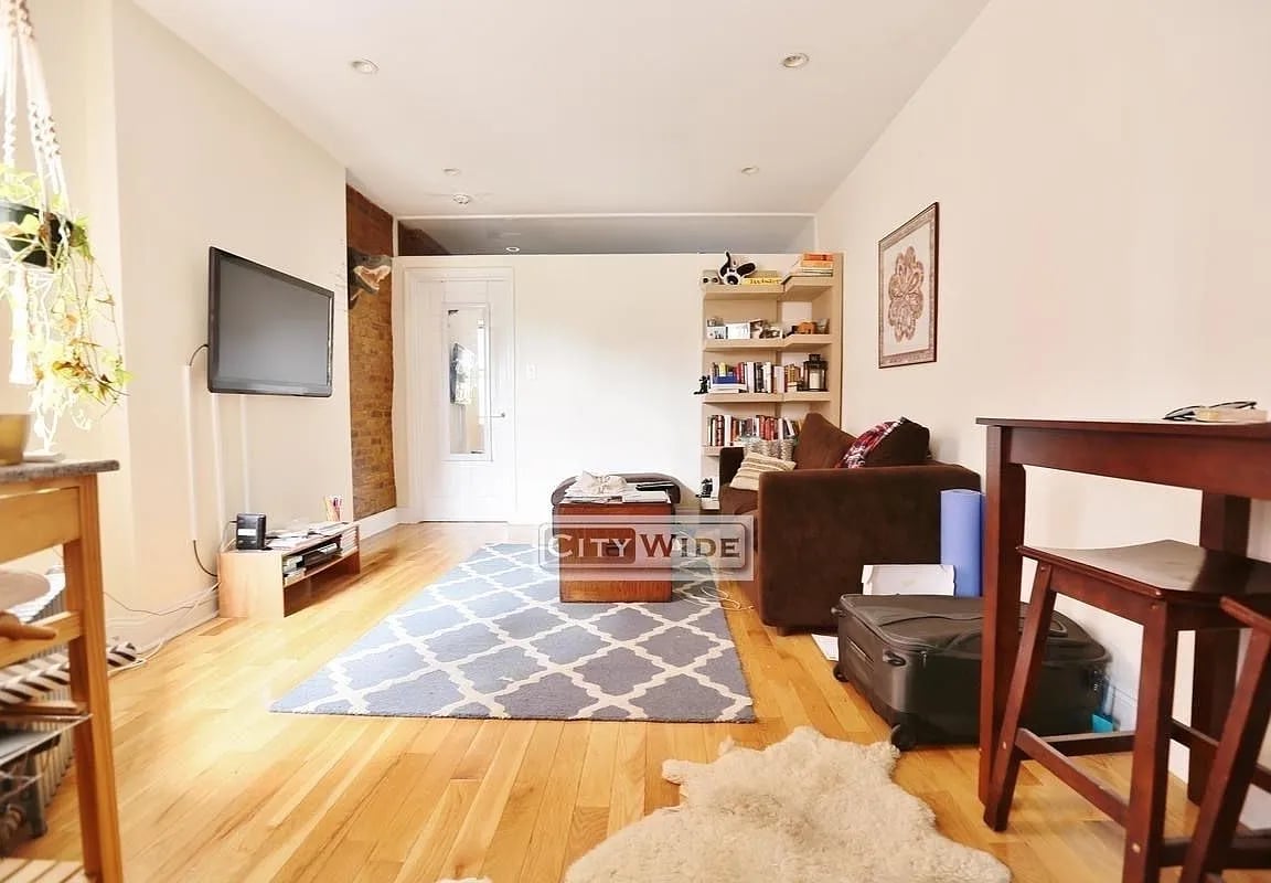 42 Clinton Street Unit: 3A