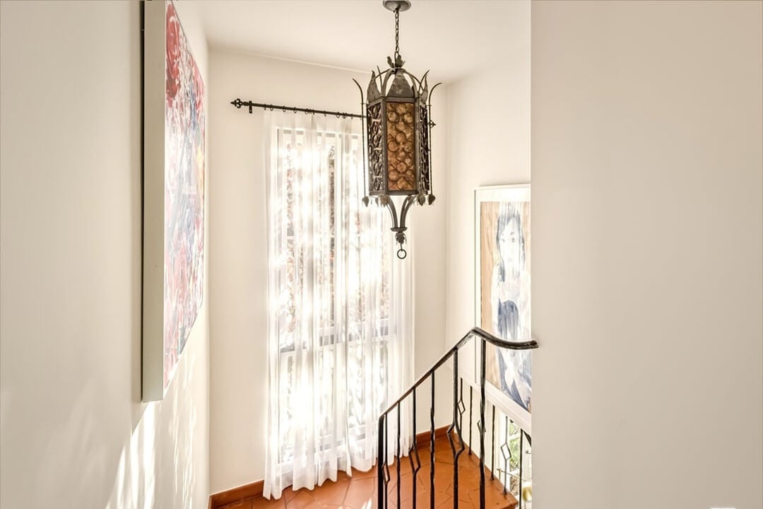 Sunset Vale Ave, 90069