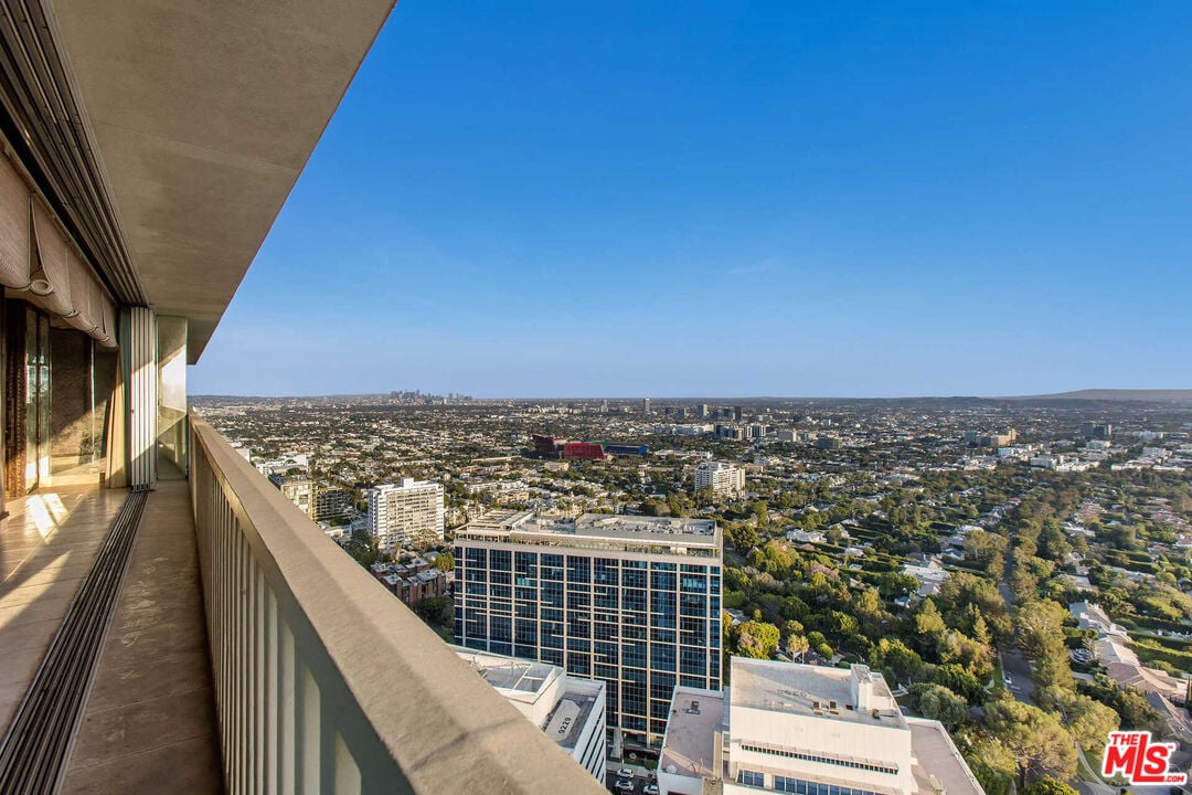 9255 Doheny Rd, #2604