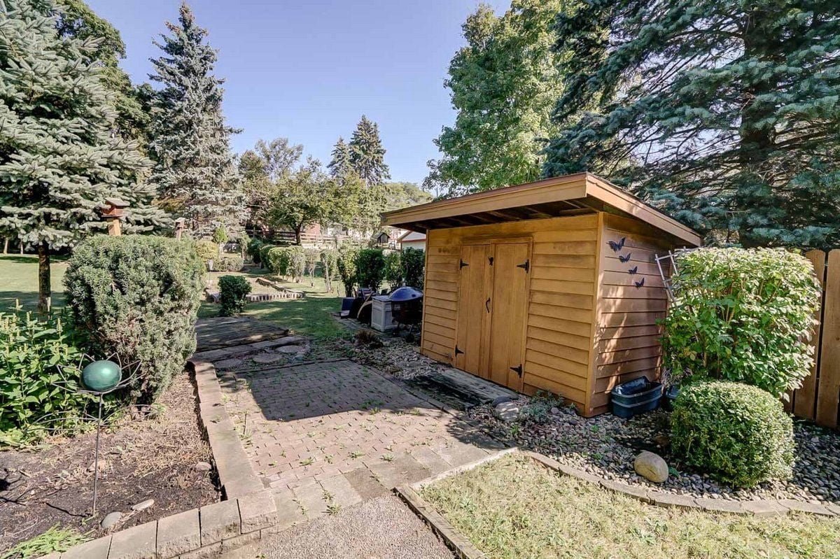 Mid-Century Modern Oasis