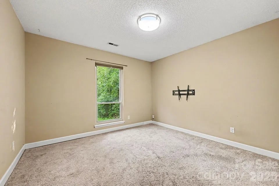10006 Stoneleigh Lane