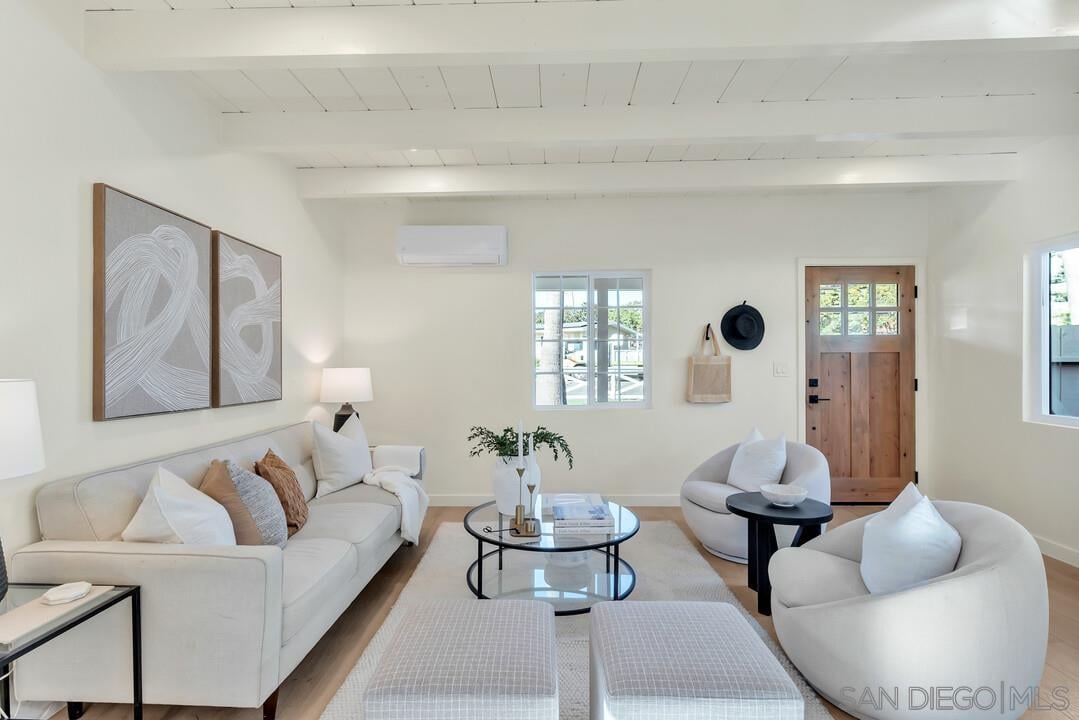 2275 Emerald St, San Diego, CA 92109