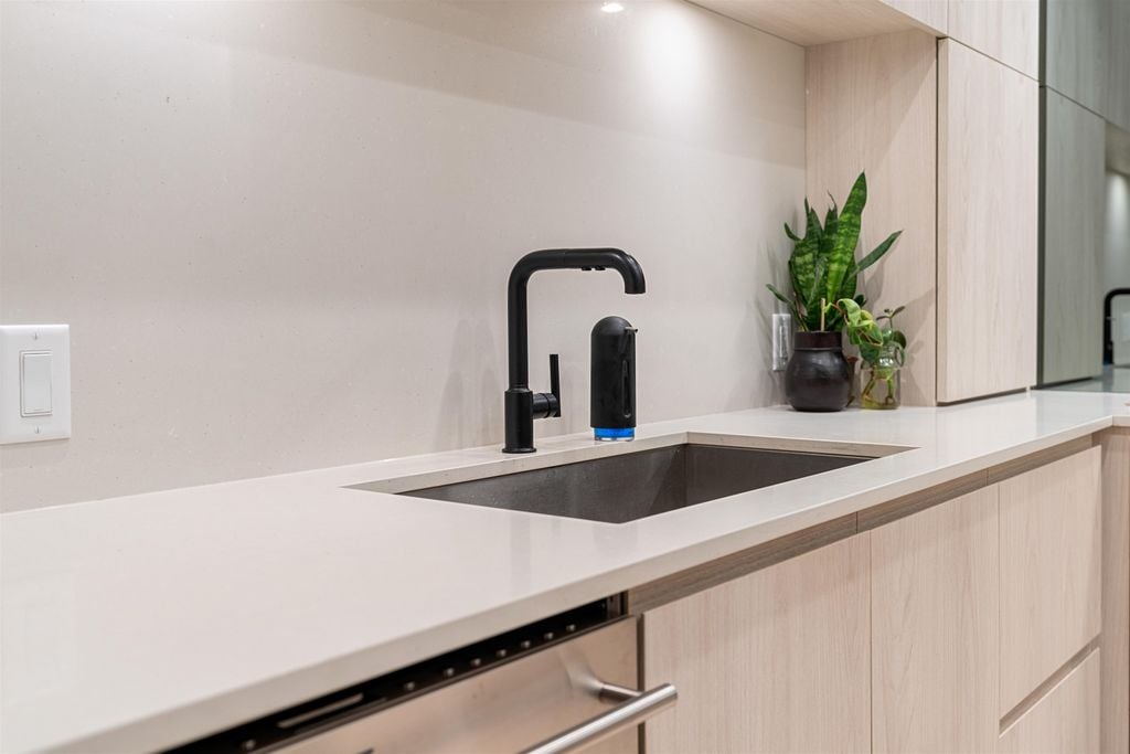 300 Salter St, #118