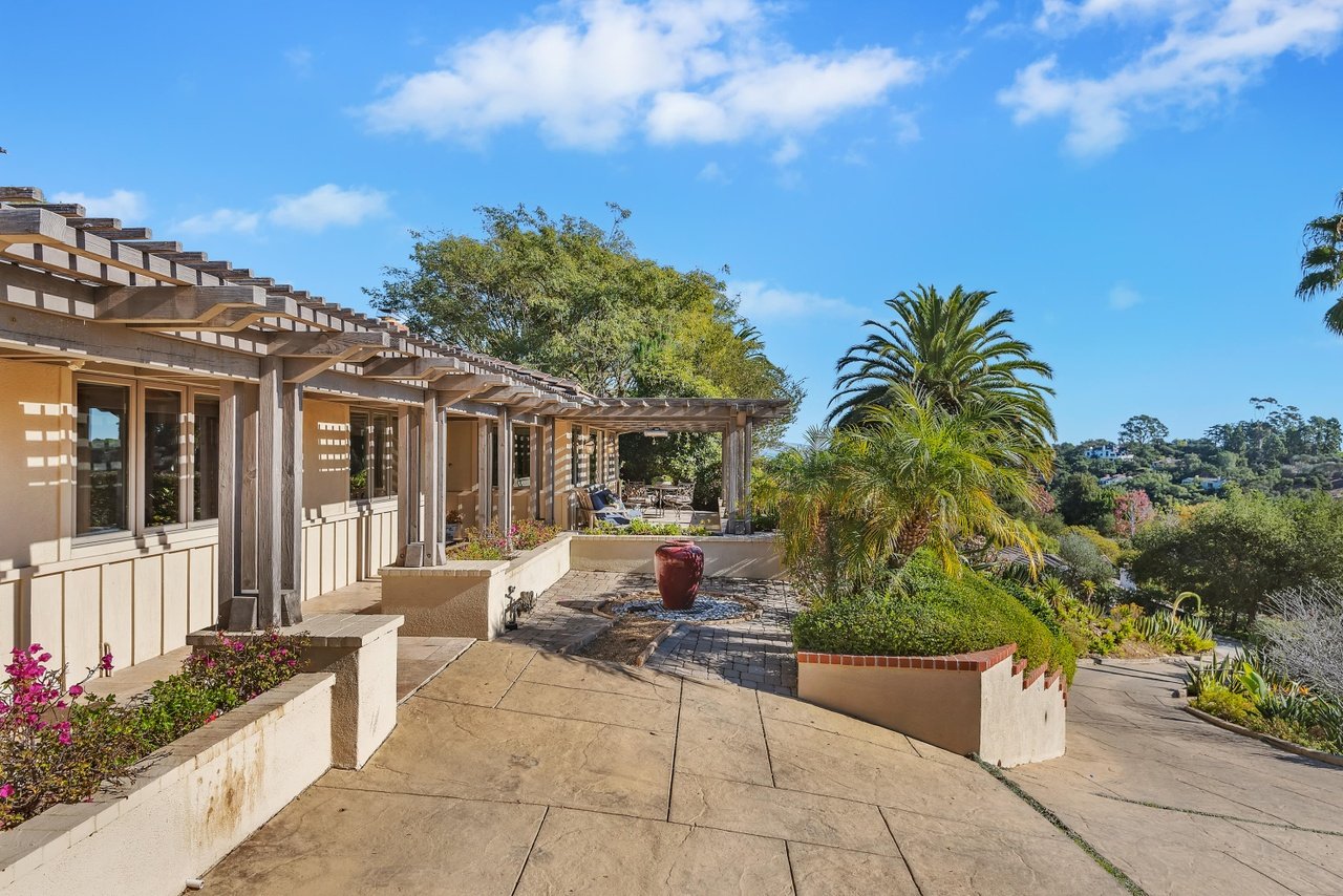 901 Aleeda Ln