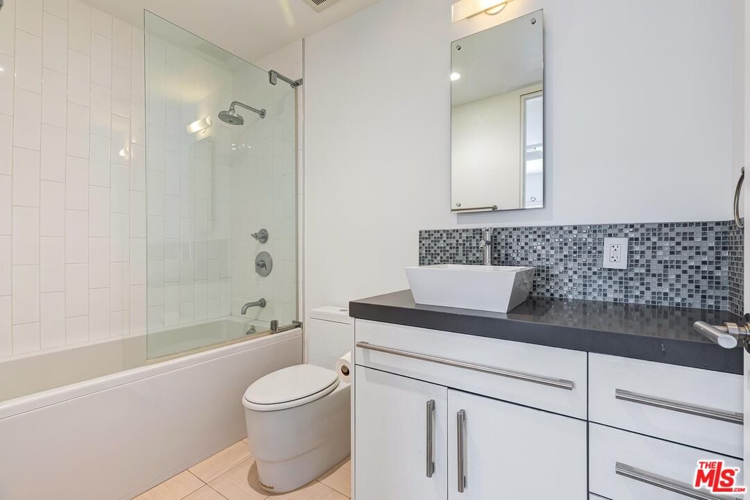 928 N Croft Ave Unit: 203