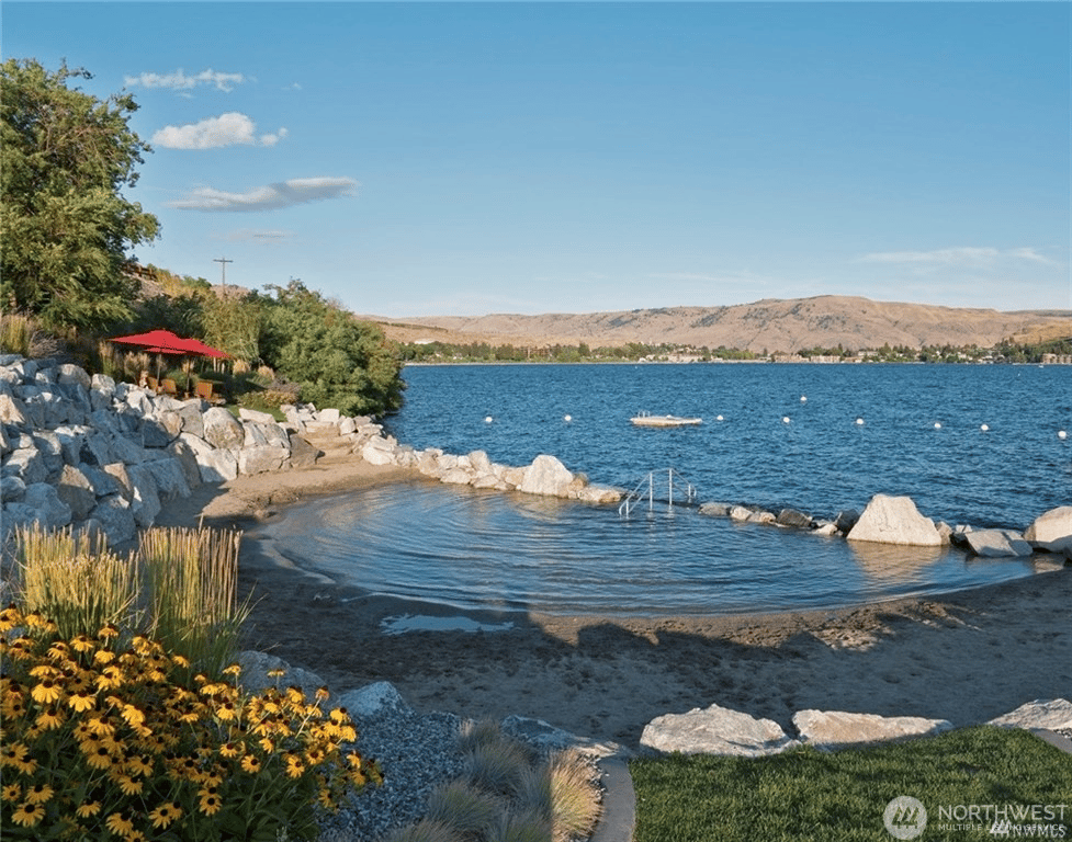 106 Porcupine Ln