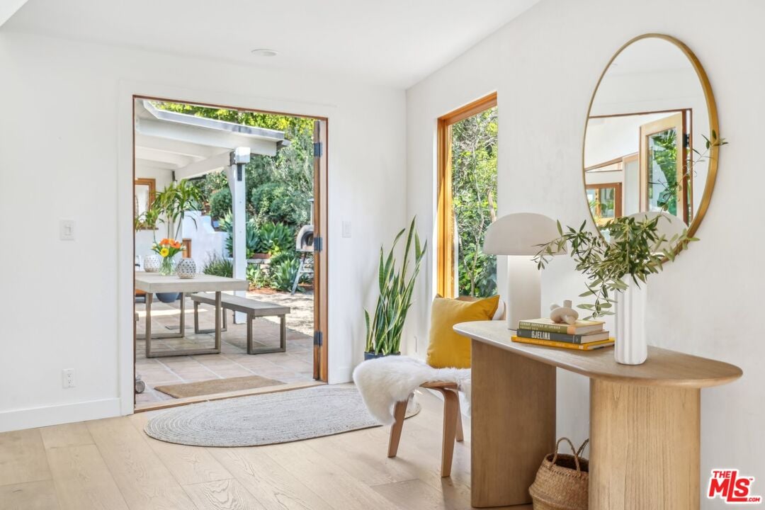 Sunset Crest Dr, 90046