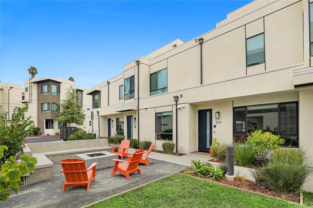 118 S Avenue 50, Unit 204