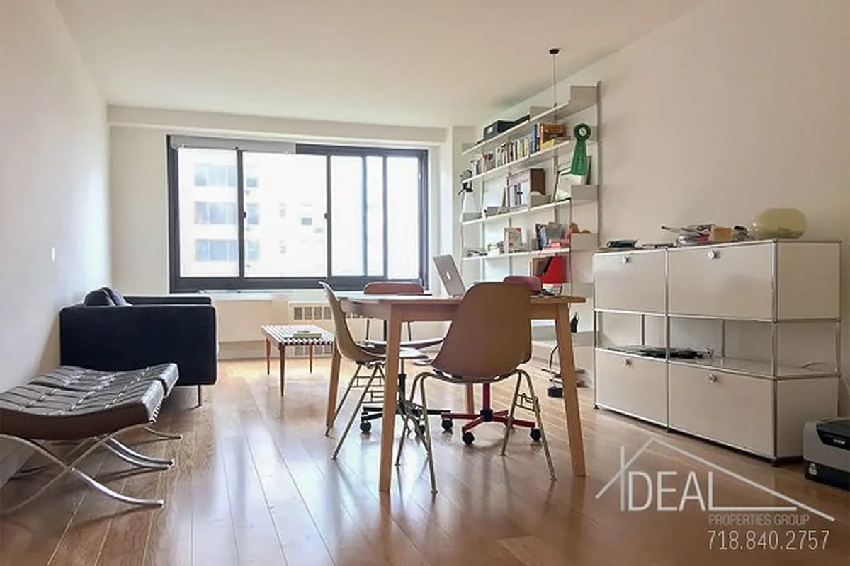 195 Willoughby Avenue Unit: 907