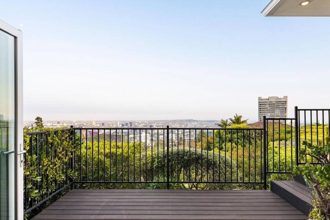 Sierra Mar Dr, 90069