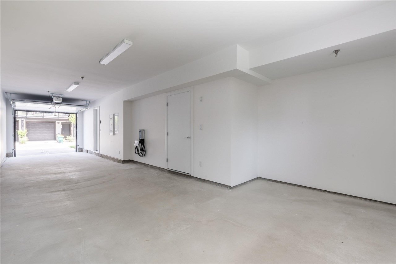 4292 Wolf Wy, #33