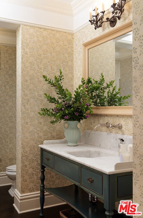 Mandeville Canyon Rd, 90049