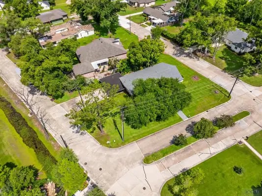 600 Hollygrove Ave