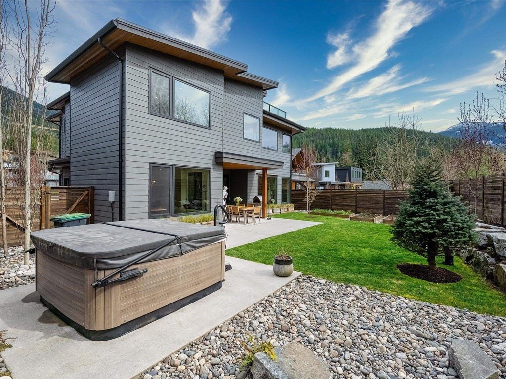 3314 Aristotle Pl