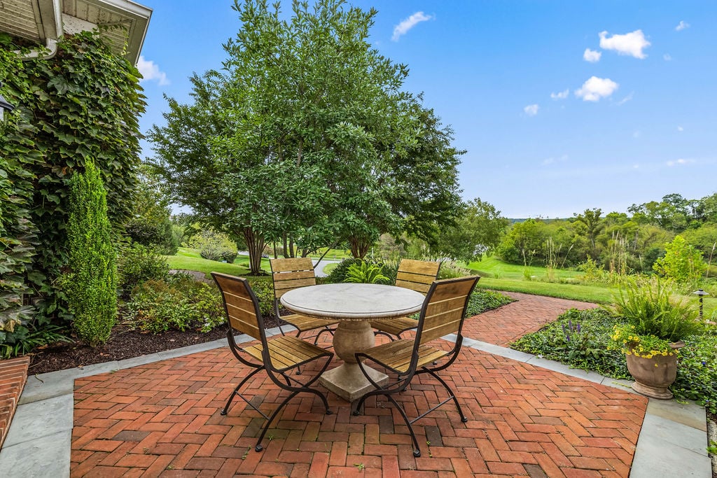 Stunning Hayfields Manor Home