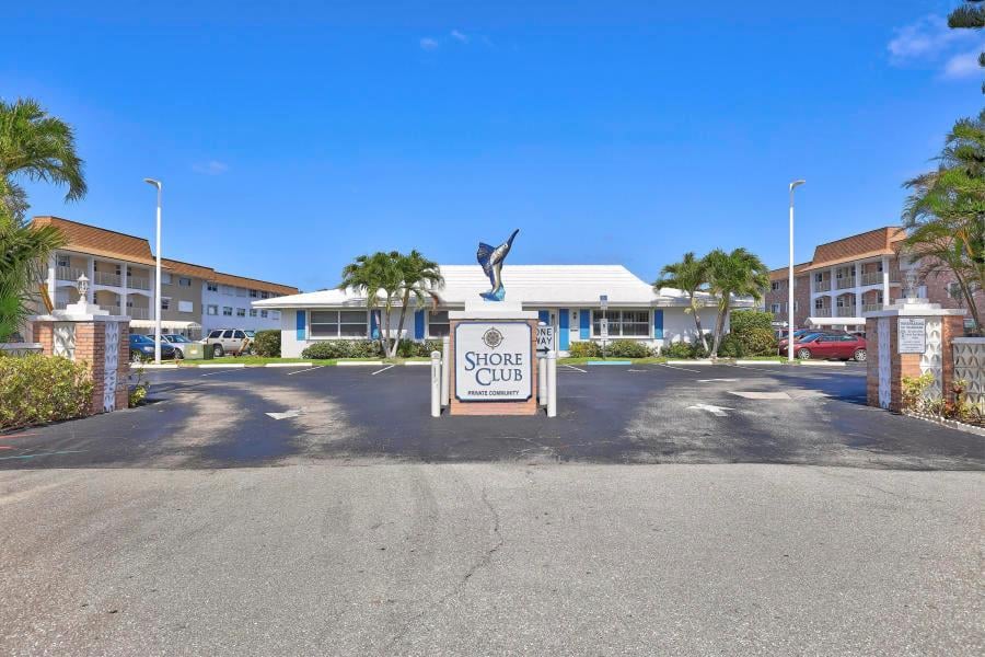 111 Shore Court Ct # 305