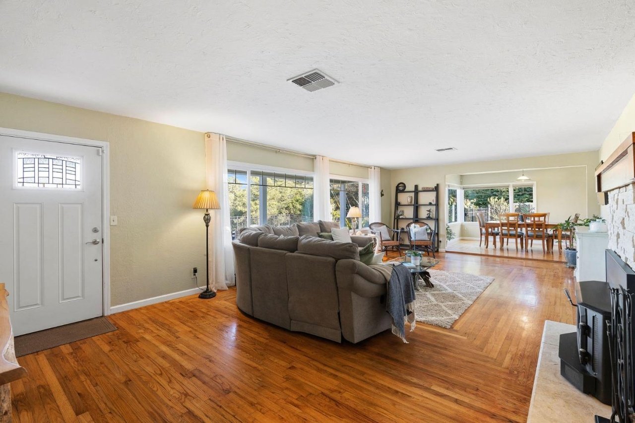 107 Rancho Rd