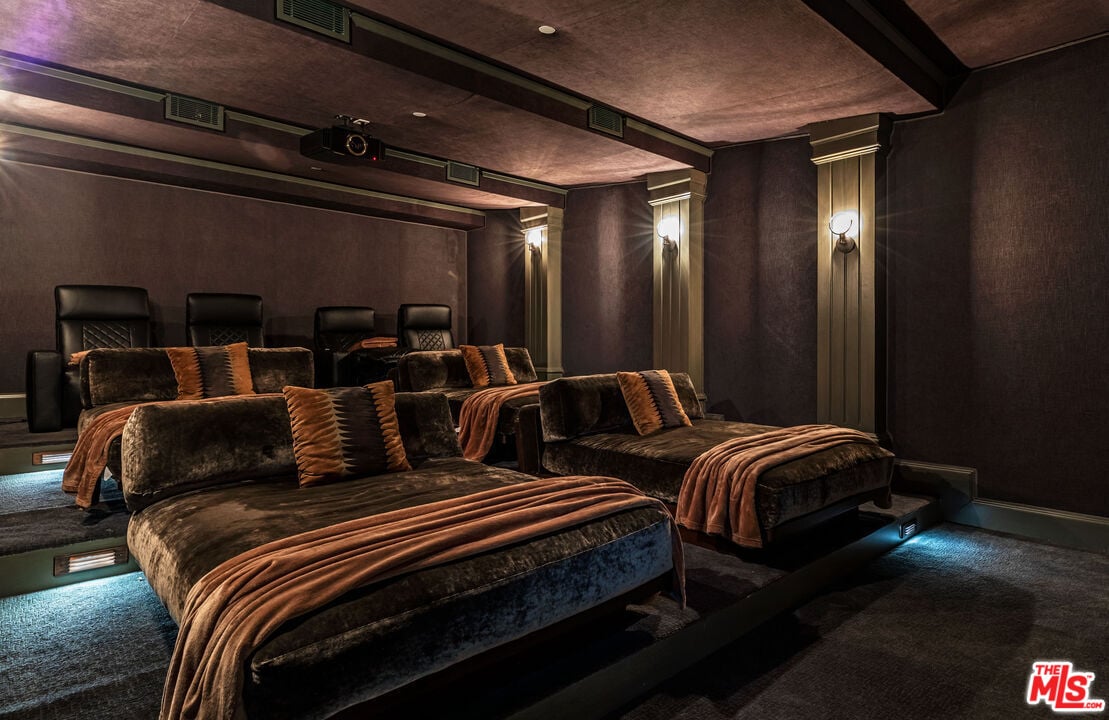 Monarch Reserve, N Norman Pl, 90049