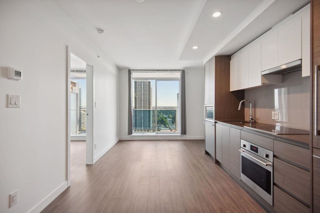 13615 Fraser Hwy, #2001