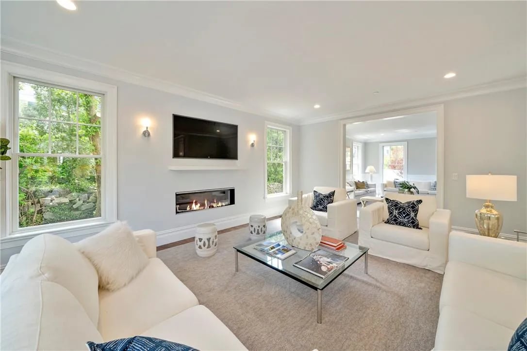 11 Windmill Ln