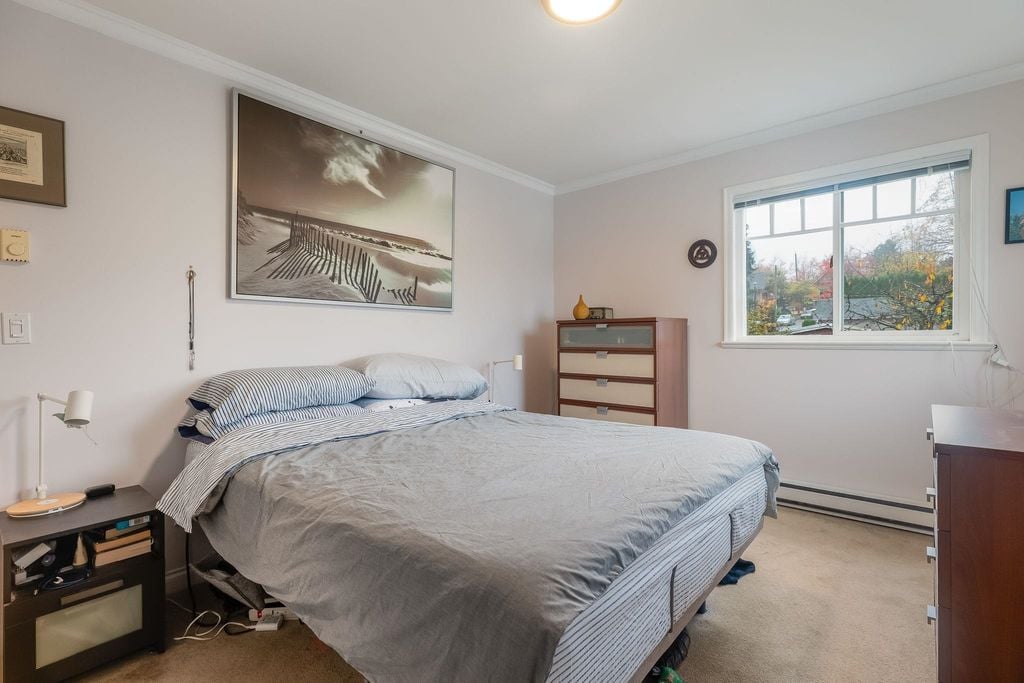 4135 John St