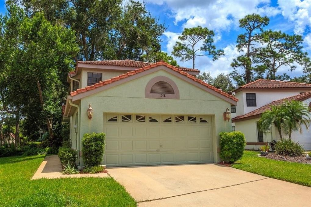 1018 Knoll Wood Ct