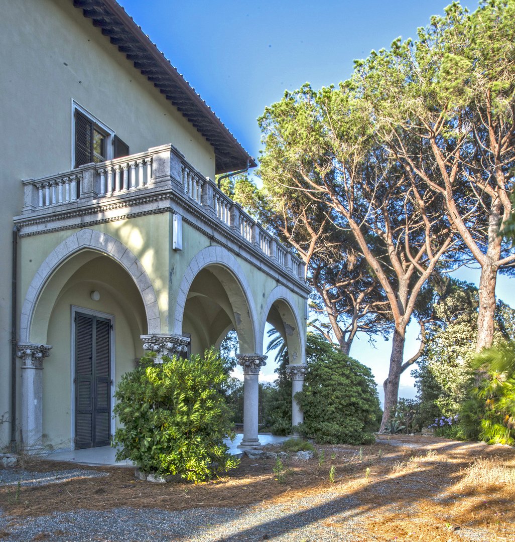 Luxury Seafront Villa in Liguria