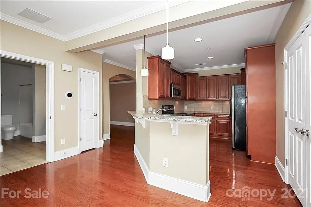 6605 Central Pacific Ave #203B