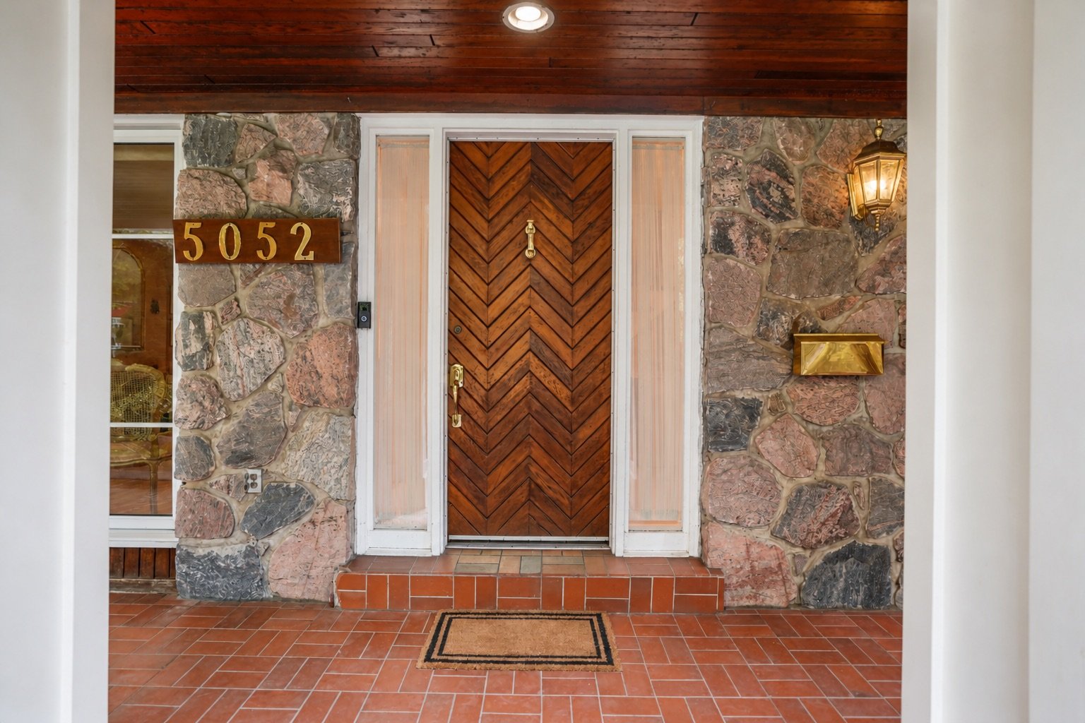 5052 Lakeshore Road, Burlington