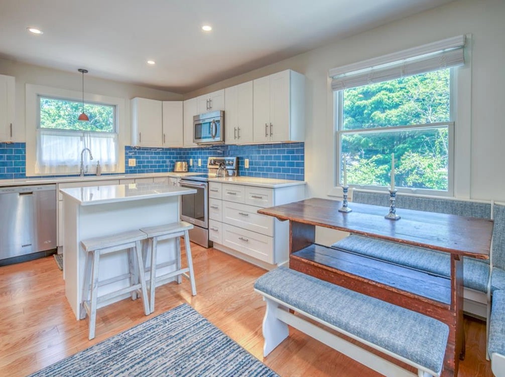 62 Schoolhouse Rd