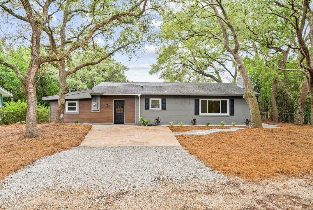 Destin Home Just Steps from the Bay  332B Calhoun Ave, Destin, FL