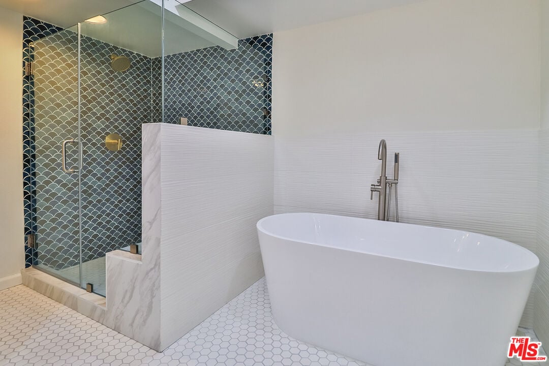 18100 Burbank Blvd Unit 19