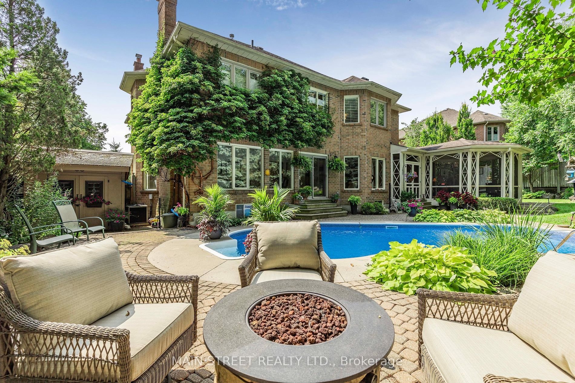 120 Willow Farm Lane, Aurora
