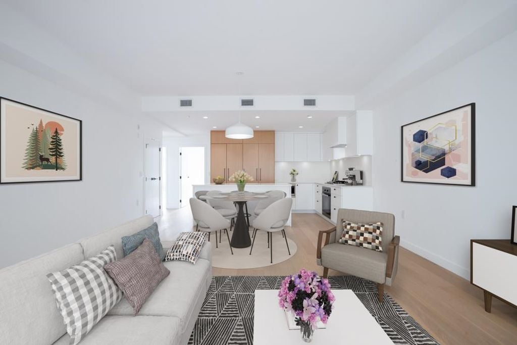 76 W King Edward Ave