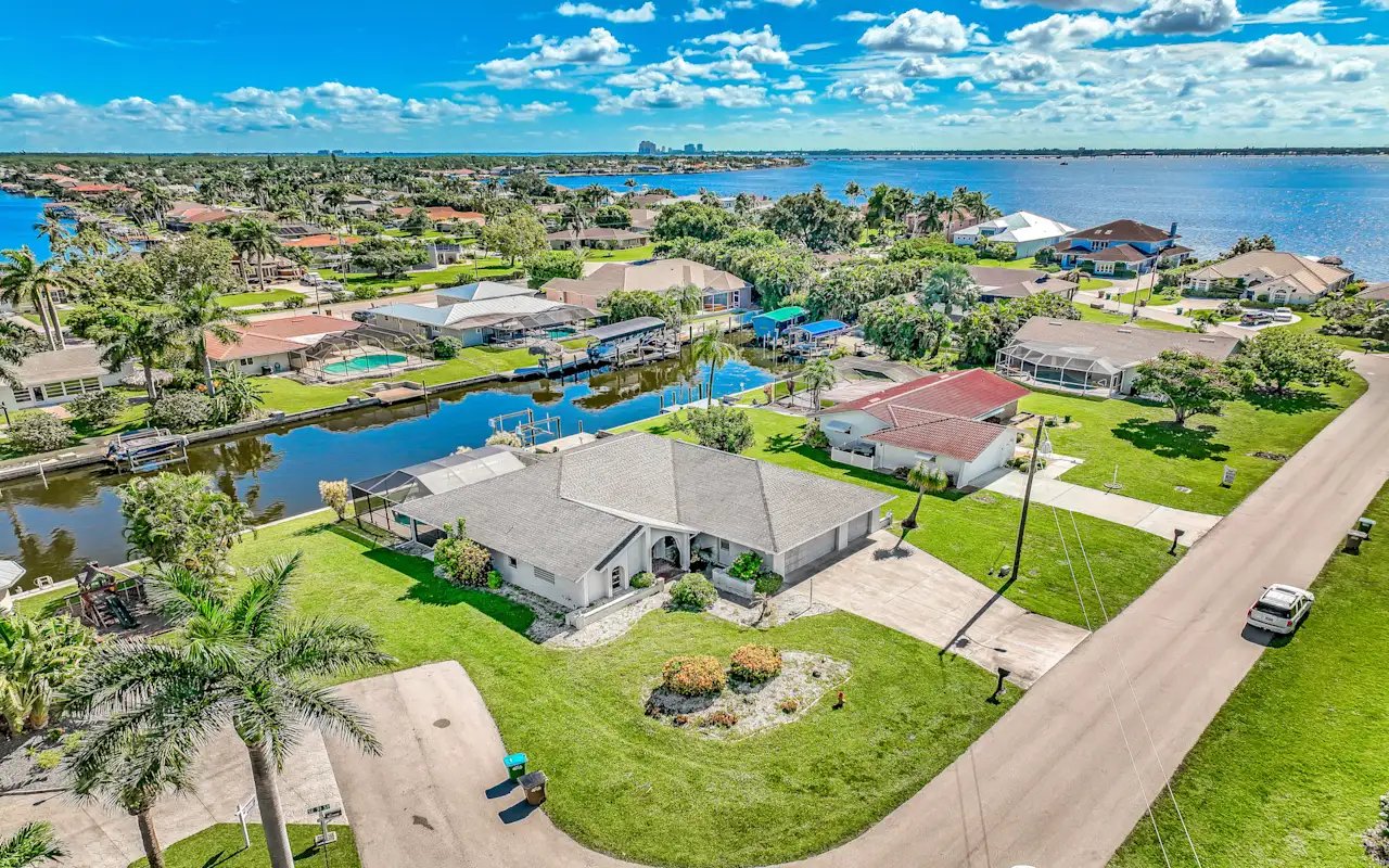 SOLD - 2215 SE 31st ST - Cape Coral, FL 33904