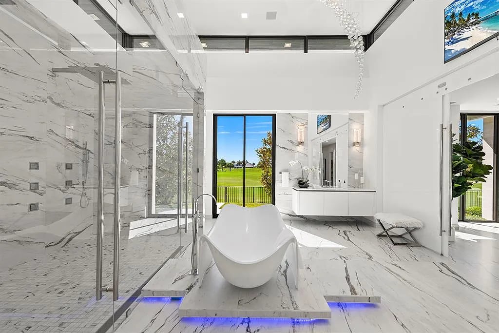 4041 Country Club Ln