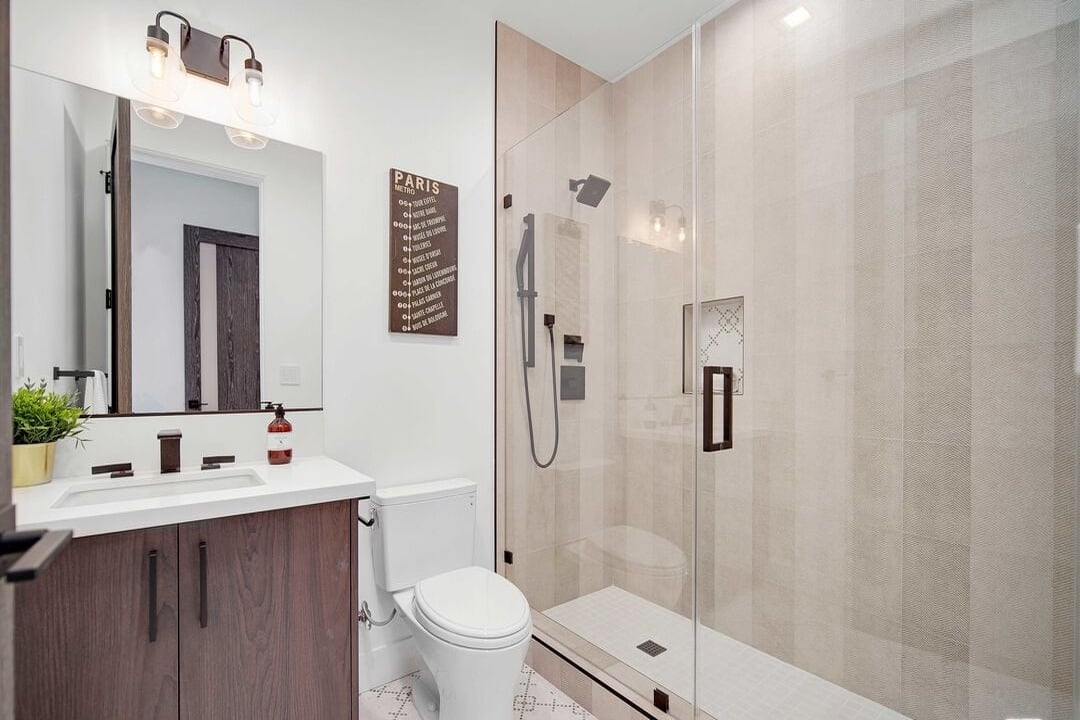 Canyon Lake Dr, 90068