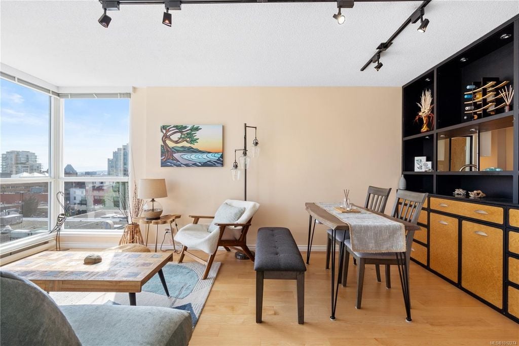 835 View St, #910
